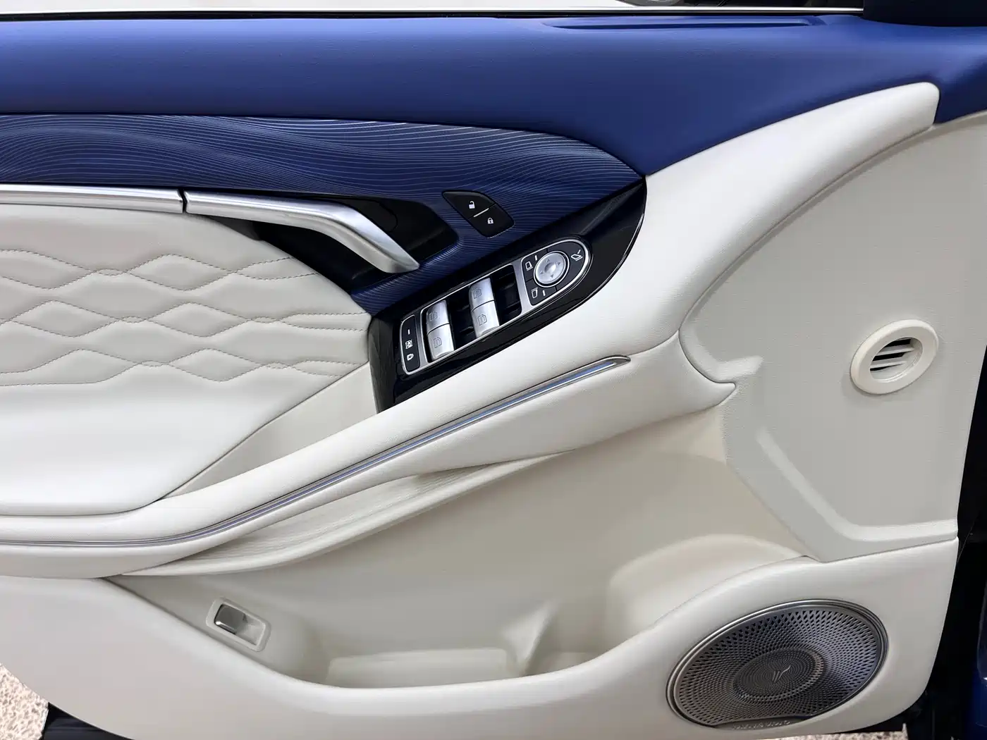 Voyah Auto VOYAH FREE 2021 AWD Standard Range Extender Exclusive Luxury Package фото 12