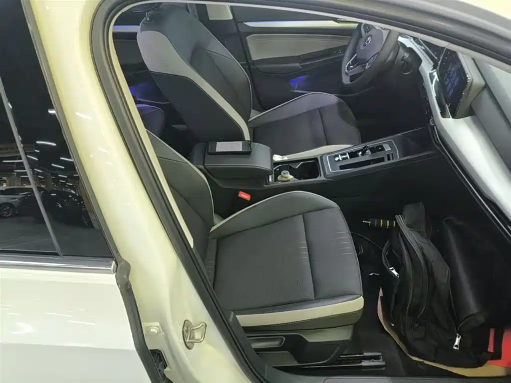 Volkswagen Golf 2023 Facelift 280TSI DSG Pro фото 25