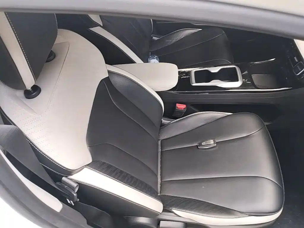 Фото 25 - Geely Geometry E Firefly