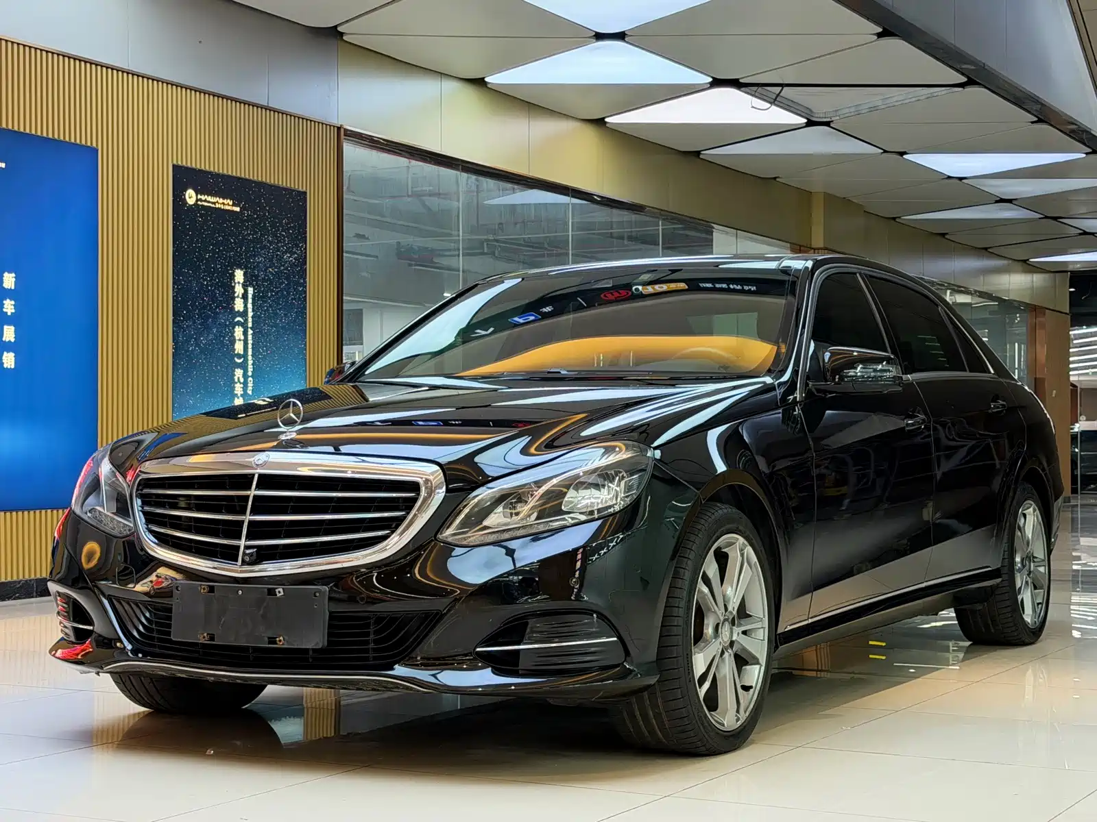 صورة 1 - Mercedes-Benz E-Class