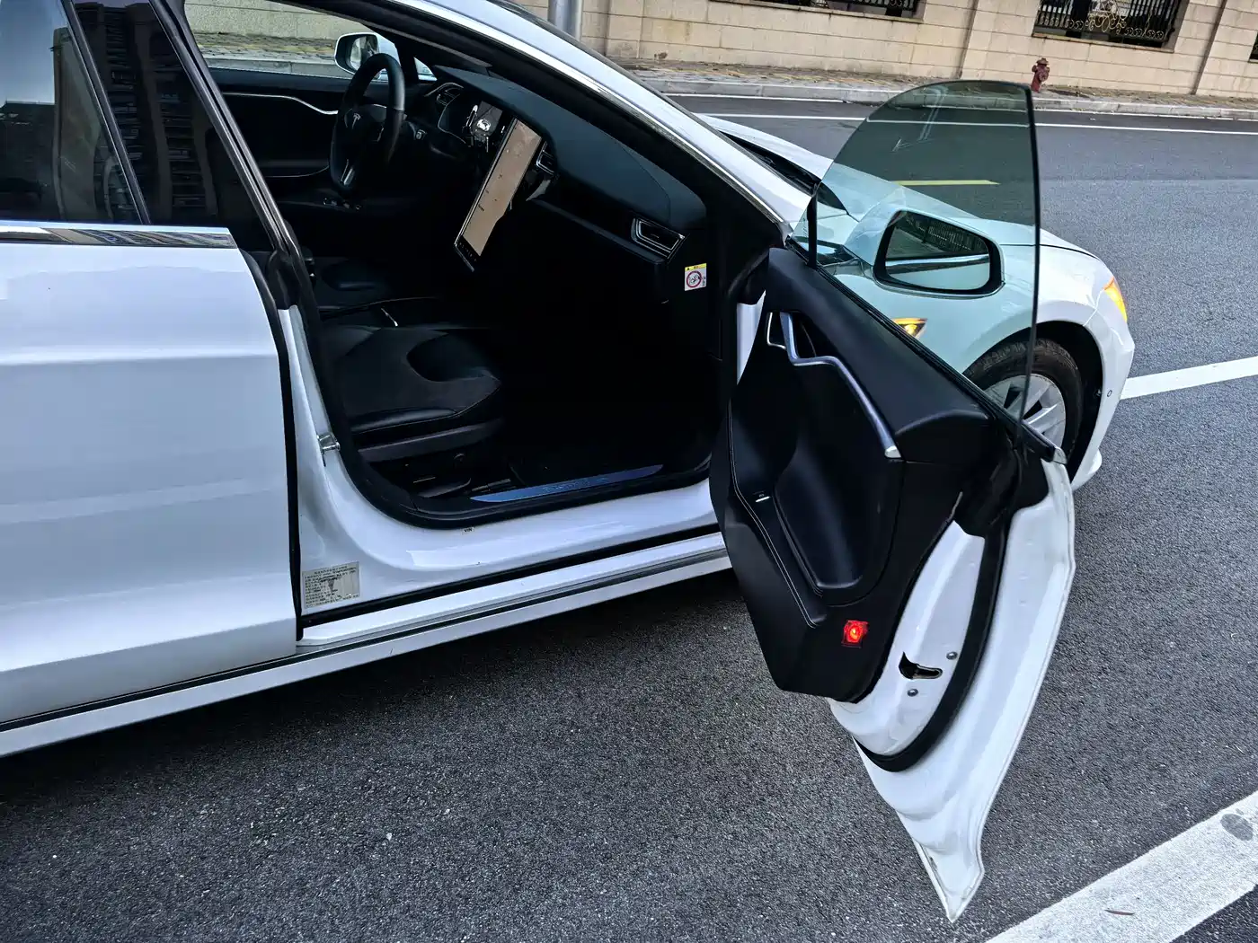 TESLA MODEL S