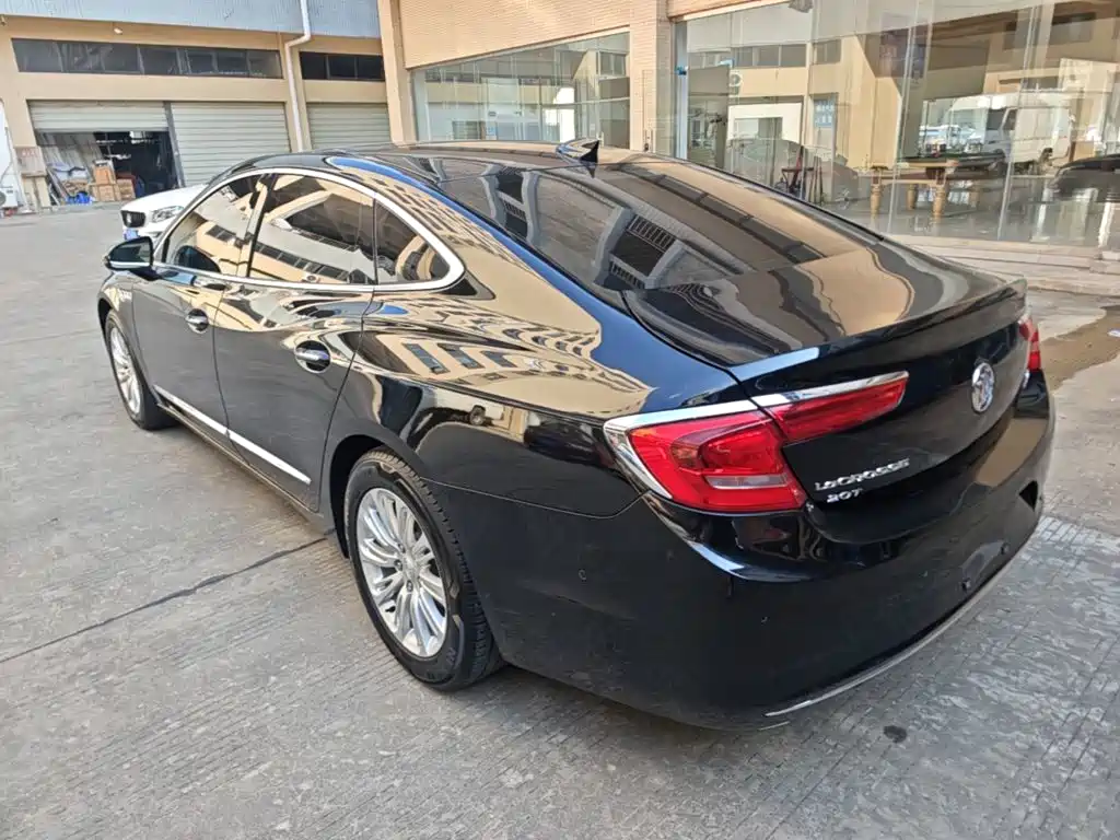 Photo 5 - Buick LaCrosse