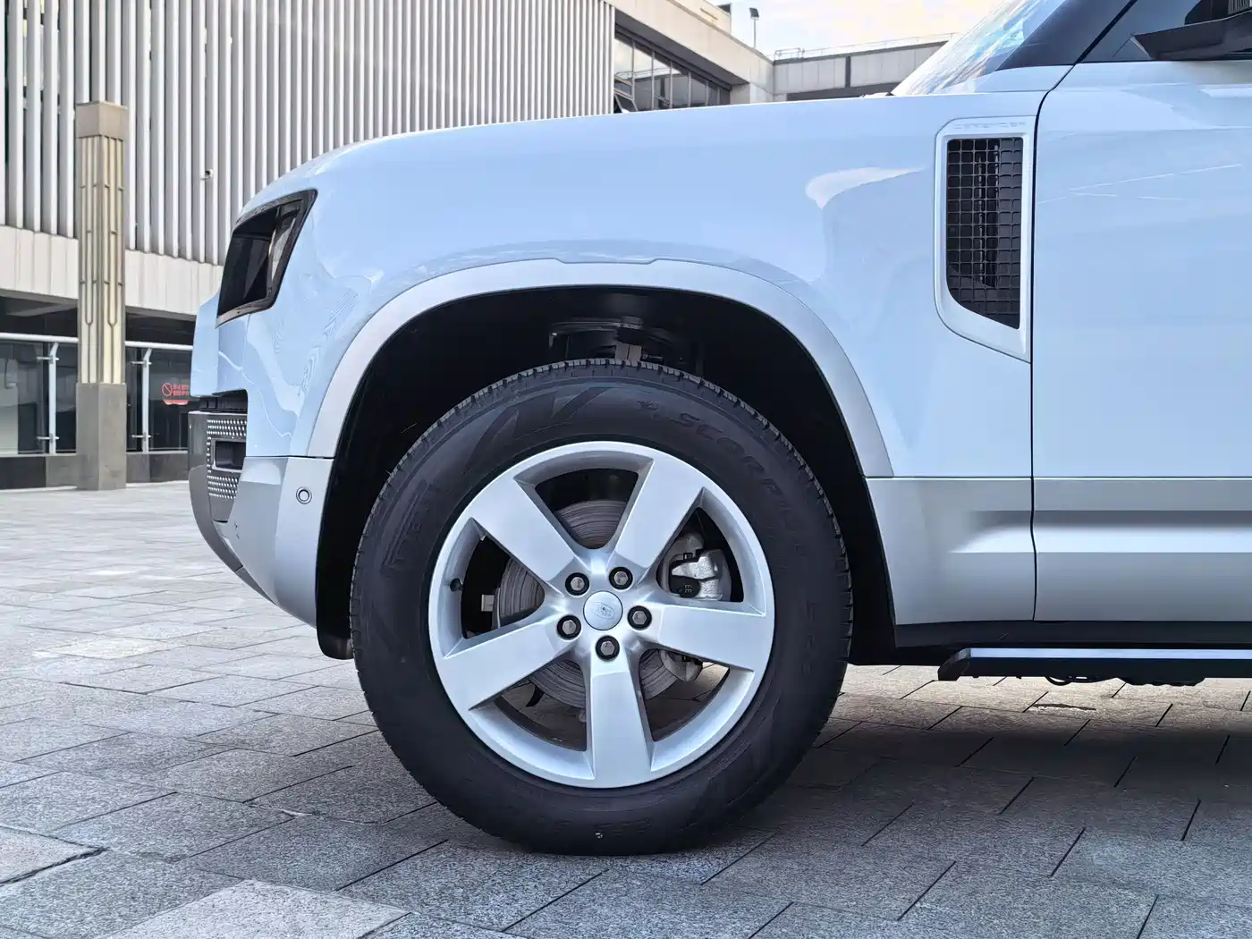 Photo 19 - Land Rover Defender
