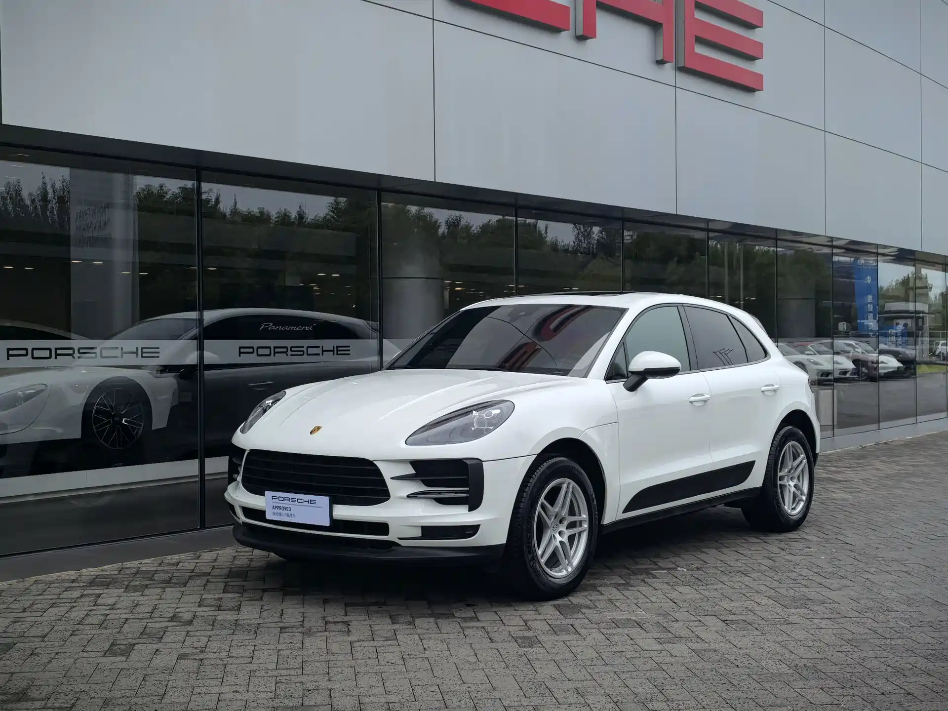 Фото 1 - Porsche Macan