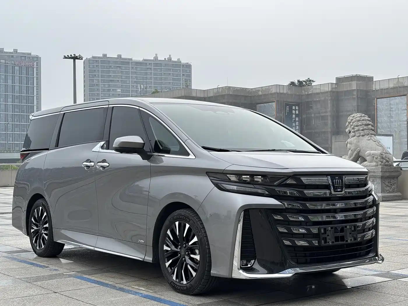 Toyota Vellfire 2024 Crown Hybrid 2.5L Executive Premium Edition фото 3