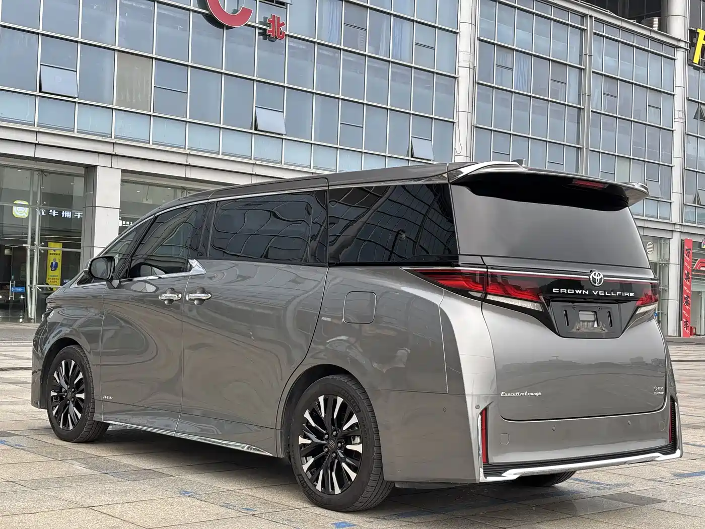 Toyota Vellfire 2024 Crown Hybrid 2.5L Executive Premium Edition фото 5