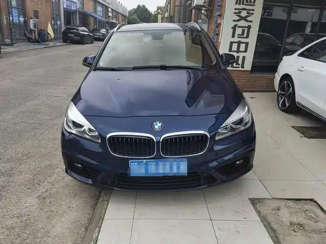 BMW 2 Series Touring 2016 218i Sport Design Package — фото 2