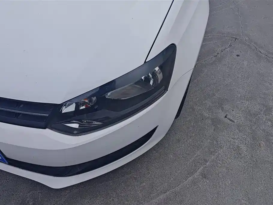 Volkswagen Polo 2013 1.4L Manual Trend Edition фото 5