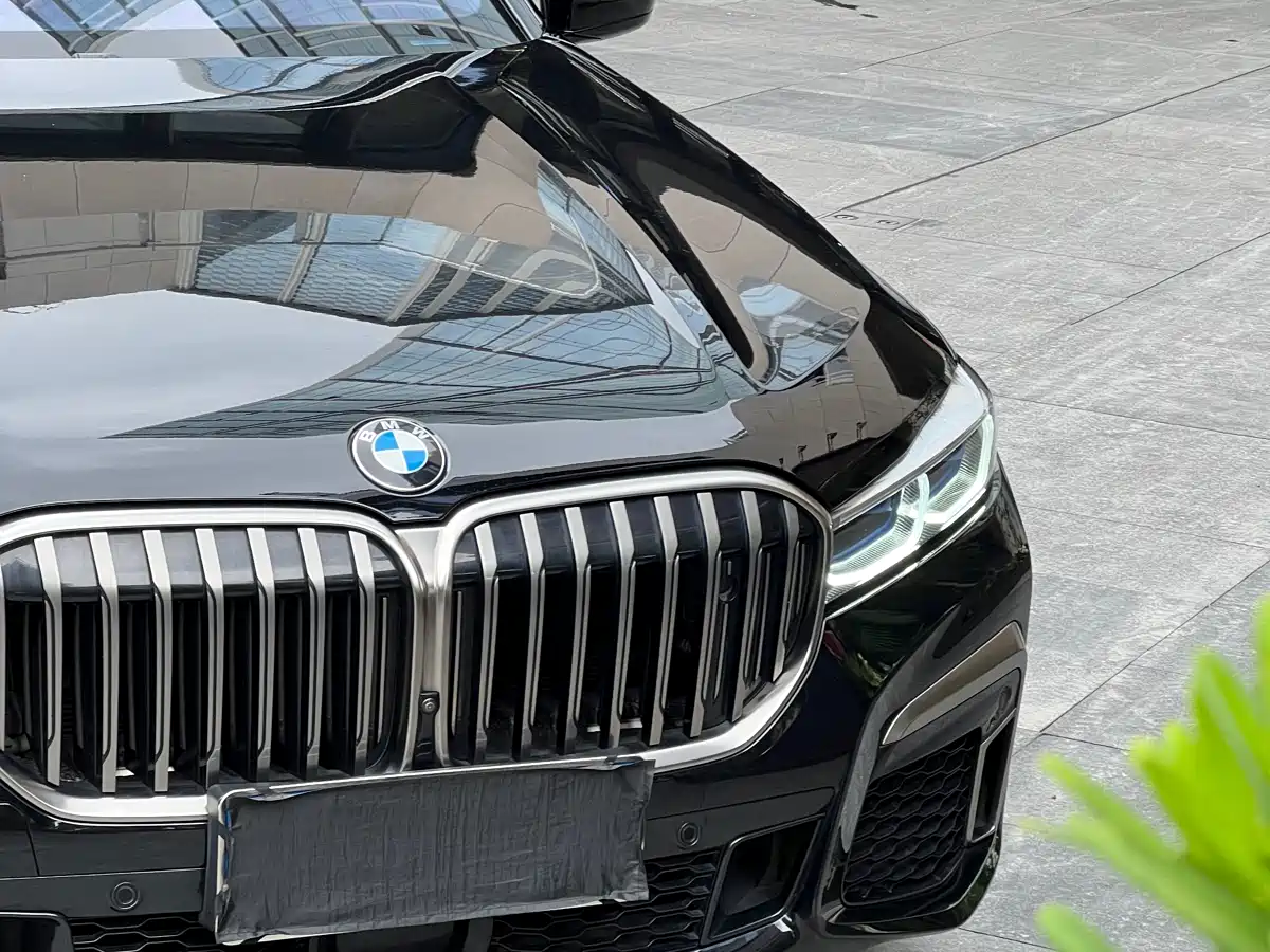 Photo 20 - BMW 7 Series
