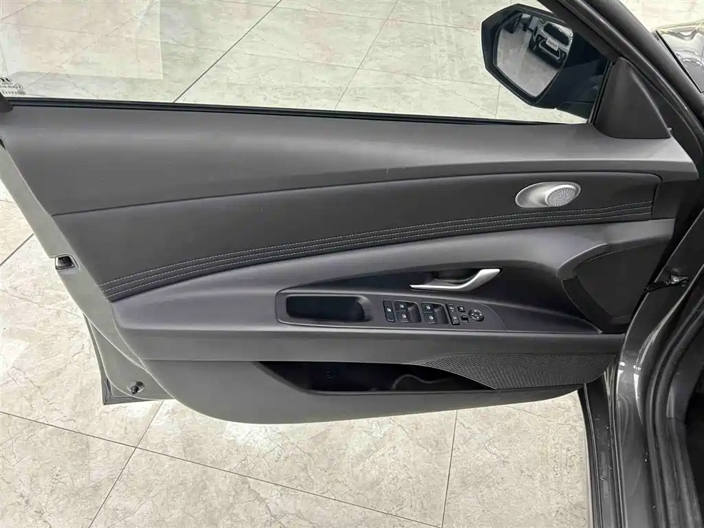 Hyundai Elantra 2023 1.5L CVT TOP Flagship Edition фото 10