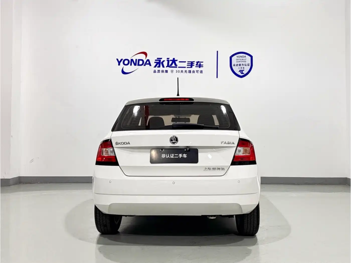 Škoda Fabia 2017 1.4L Auto Car Enjoy Edition фото 3