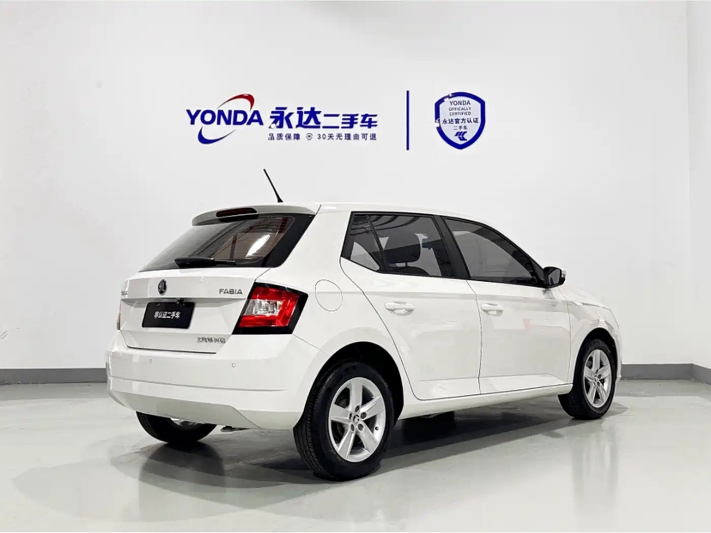 Škoda Fabia 2017 1.4L Auto Car Enjoy Edition фото 4