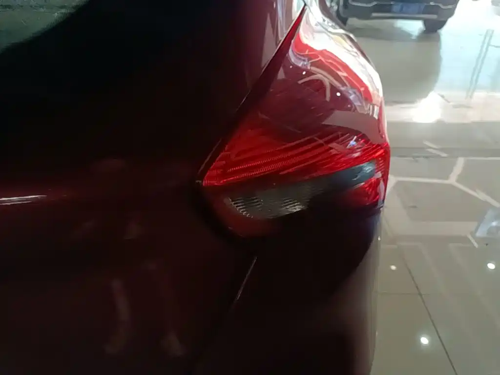 Фото 8 - Ford Focus