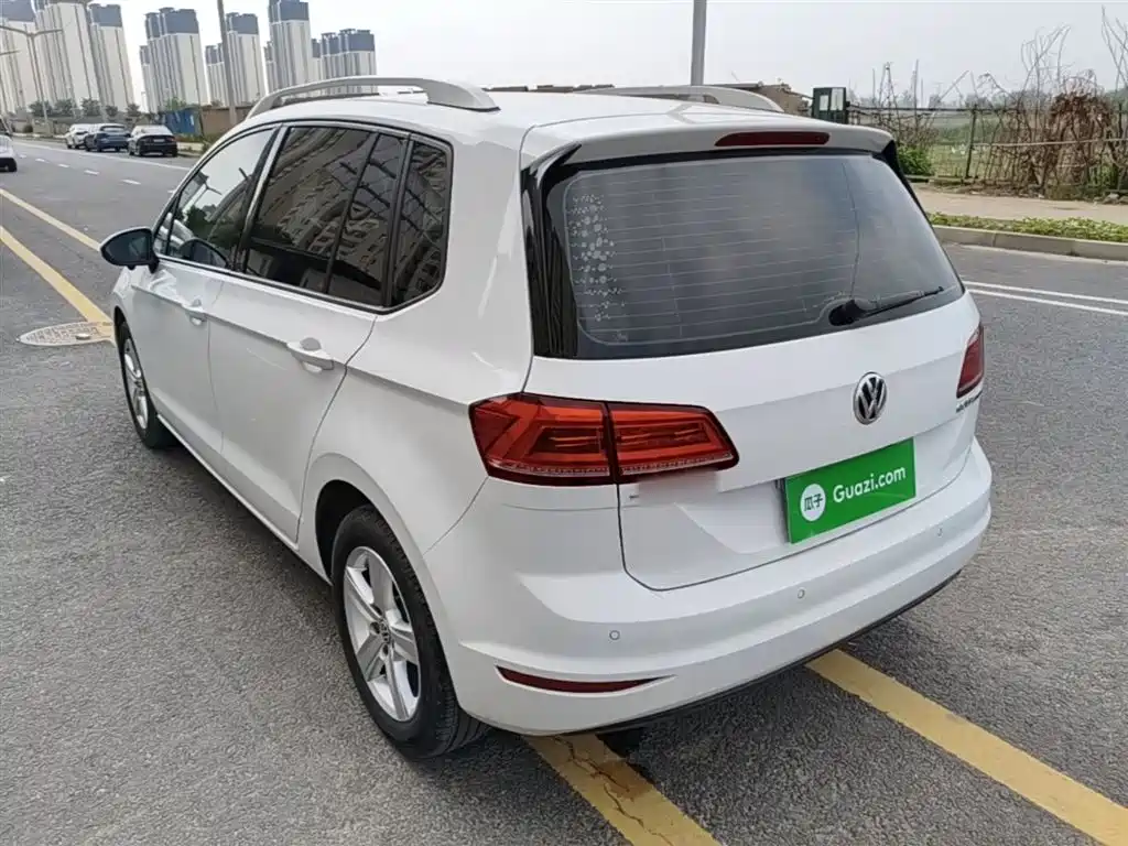 Volkswagen Golf Sportsvan 2018 1.6L Automatic Comfort фото 5