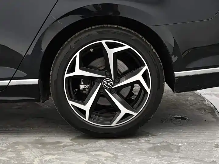 Volkswagen Magotan 2023 Model 2 Million Commemorative Edition 330TSI DSG Luxury фото 7