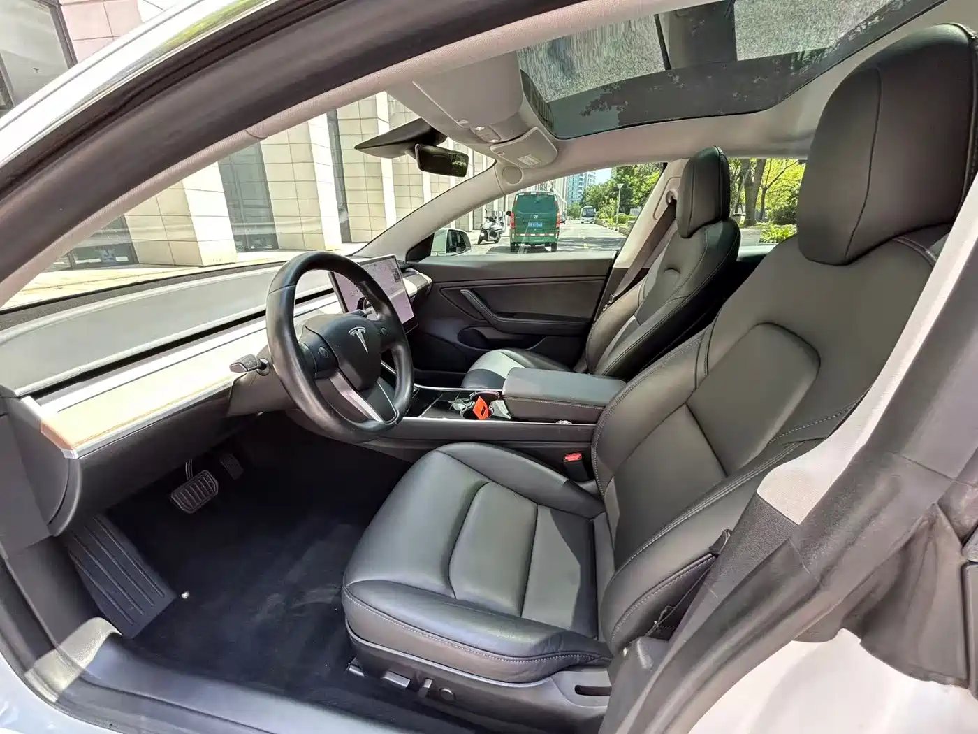 Tesla Model 3 (Import) 2019 2019 Long Range RWD Version