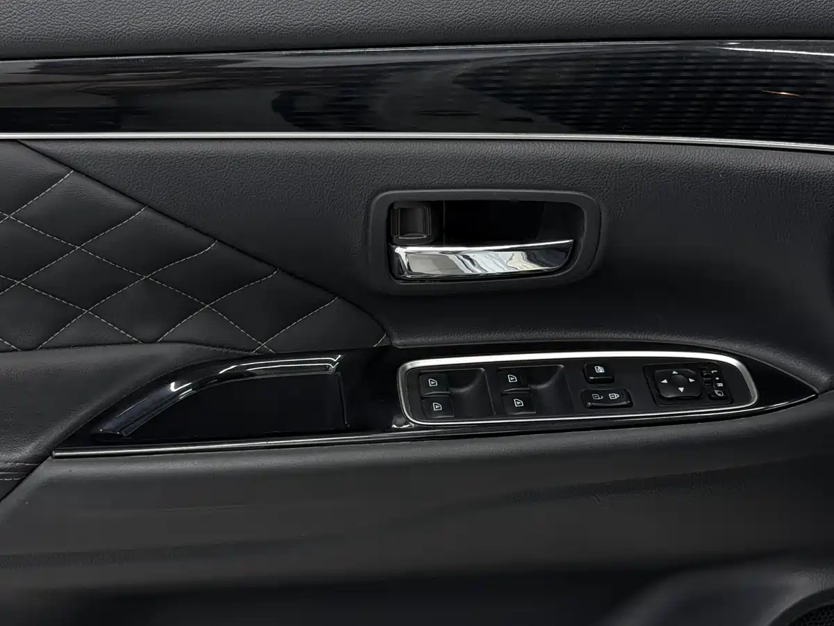 Mitsubishi Outlander 2021 Facelift 2.0L 2WD Premium Edition 7-Seater фото 11