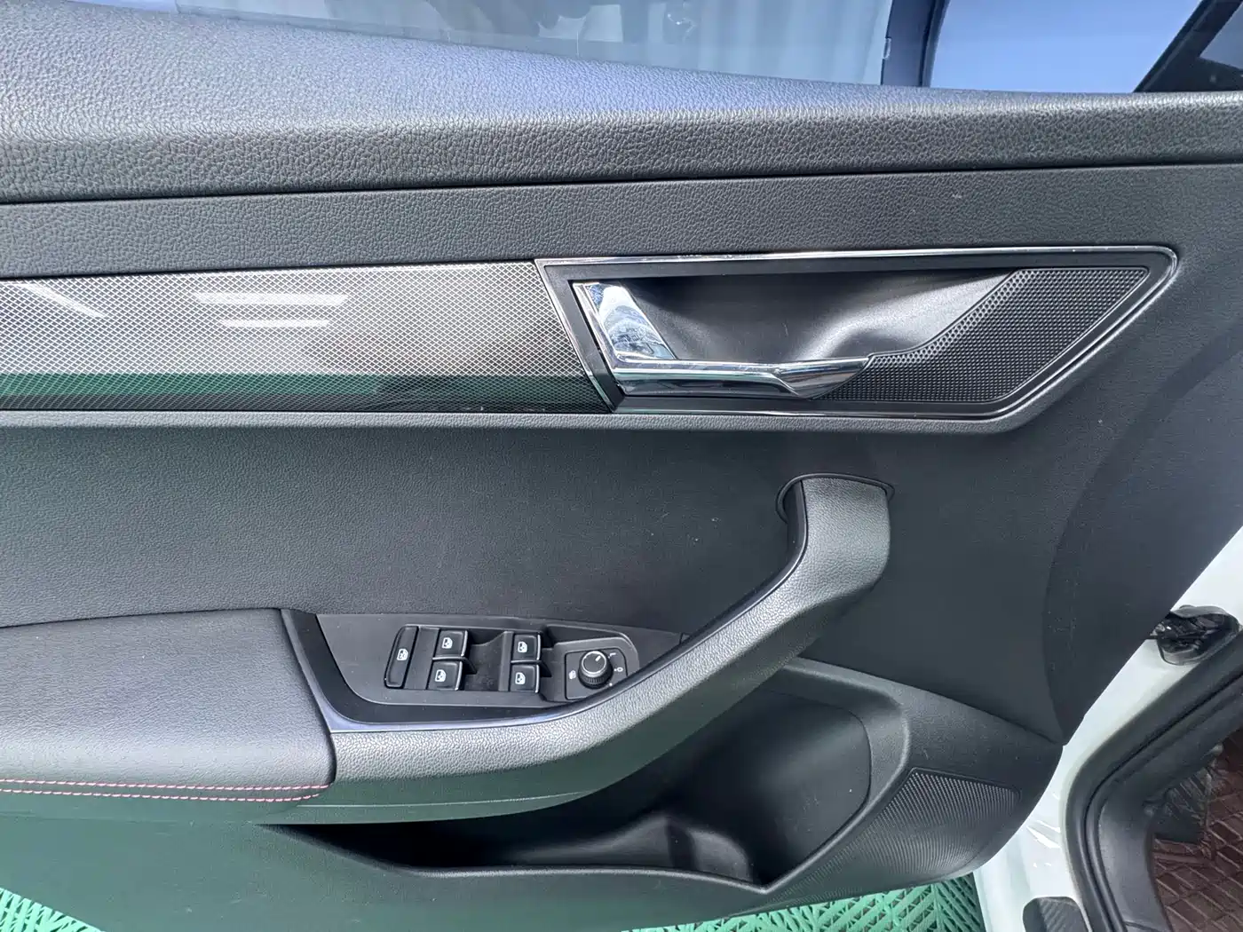 Škoda Karoq 2023 TSI280 Premium Edition фото 9