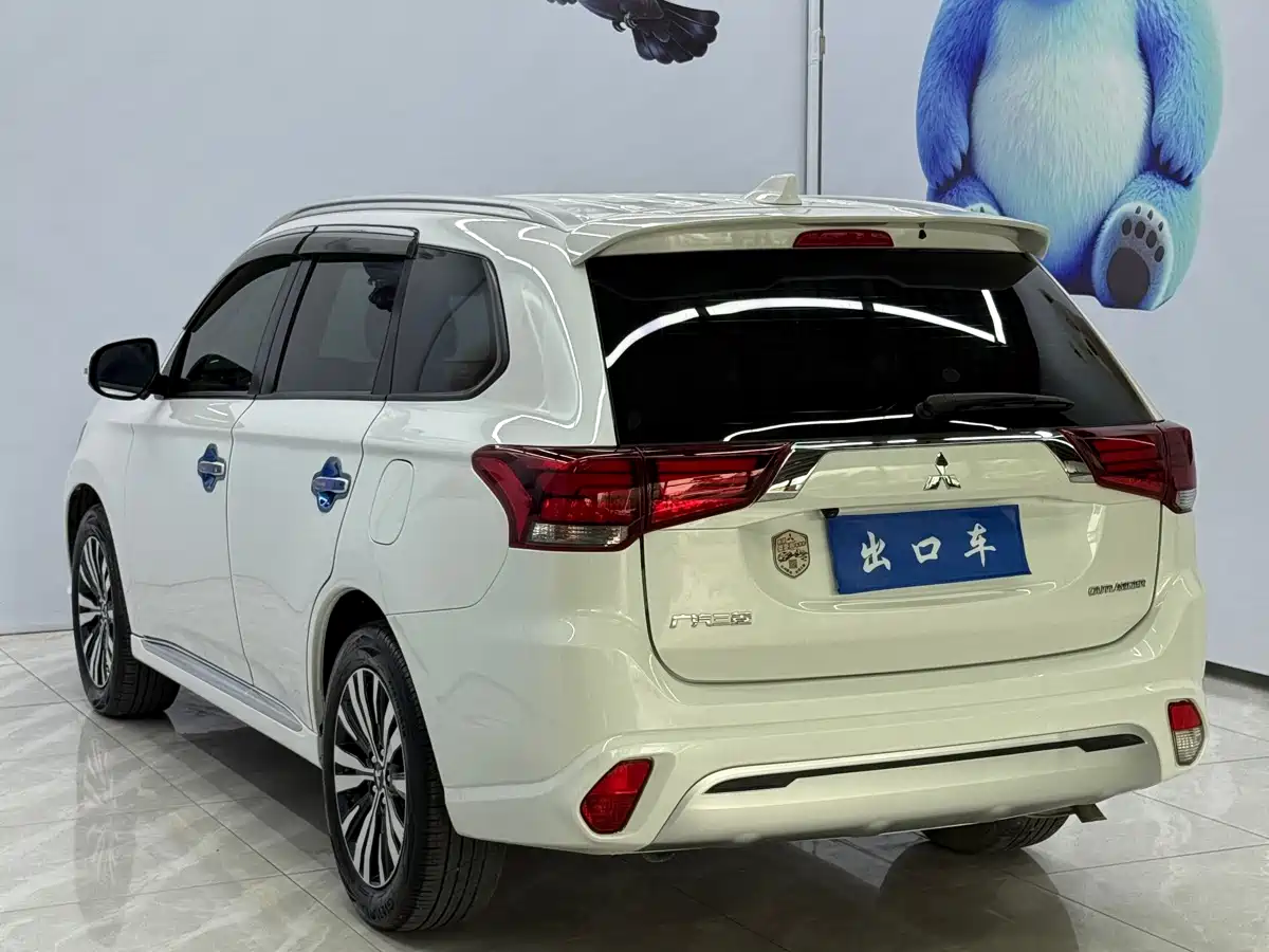 Mitsubishi Outlander 2021 Facelift 2.0L 2WD Premium Edition 7-Seater фото 6