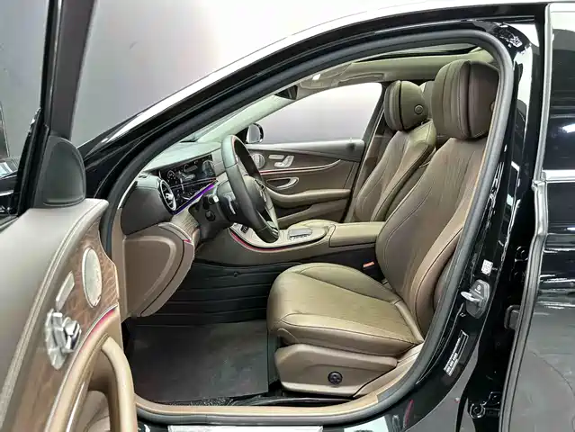 Mercedes-Benz E-Class 2021 E 300 L Luxury — фото 4