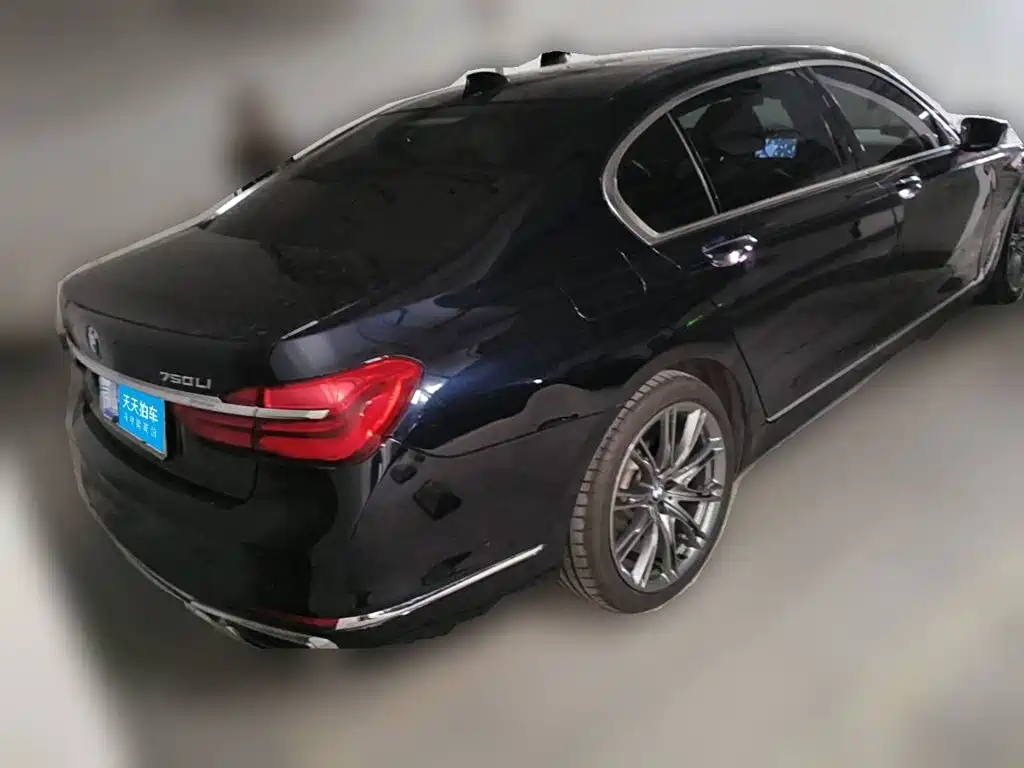 Photo 2 - BMW 7 Series