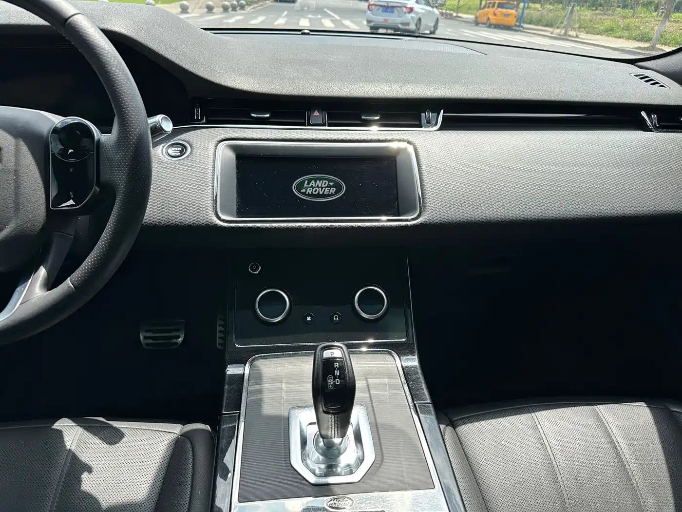 Land Rover Range Rover Evoque 2020 Model 249PS R-DYNAMIC S Gloss Black Sport Edition фото 16