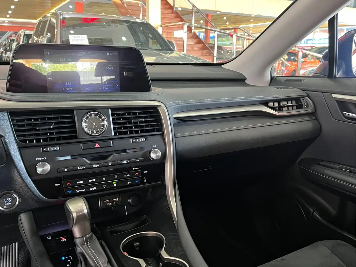 Lexus RX 2020 Facelift 300 2WD Elite Edition фото 13