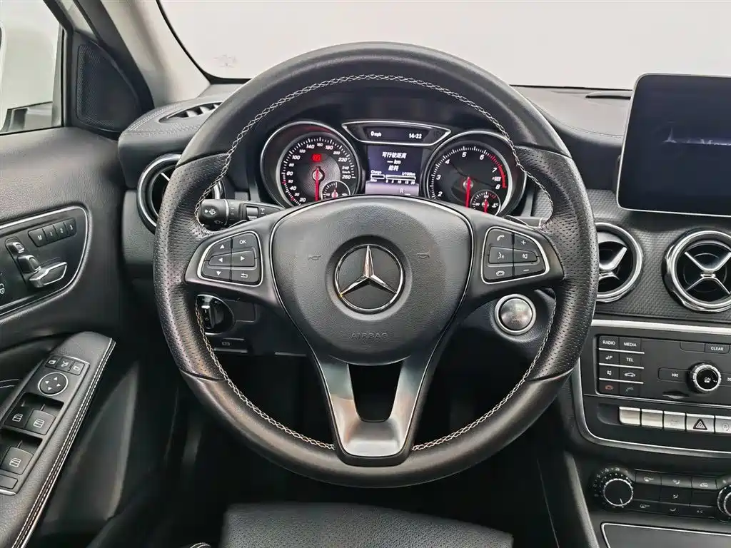 Mercedes-Benz GLA 2018 GLA 200 Fashion фото 11