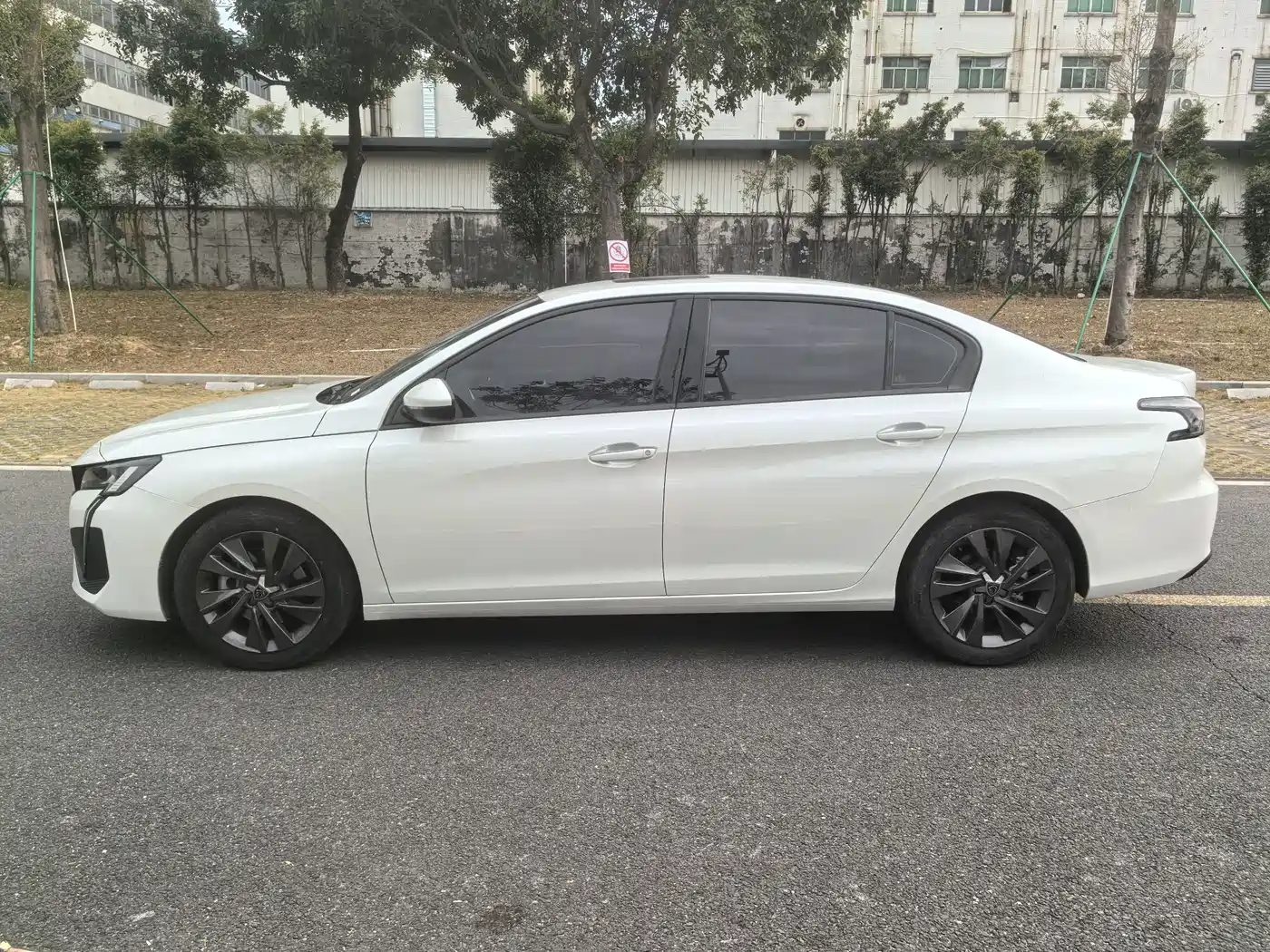 Peugeot 408 2022 1.6T Progressive Edition фото 11