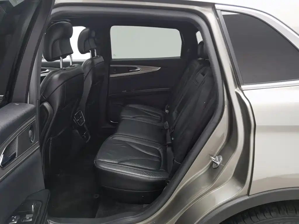 Photo 15 - Lincoln MKX
