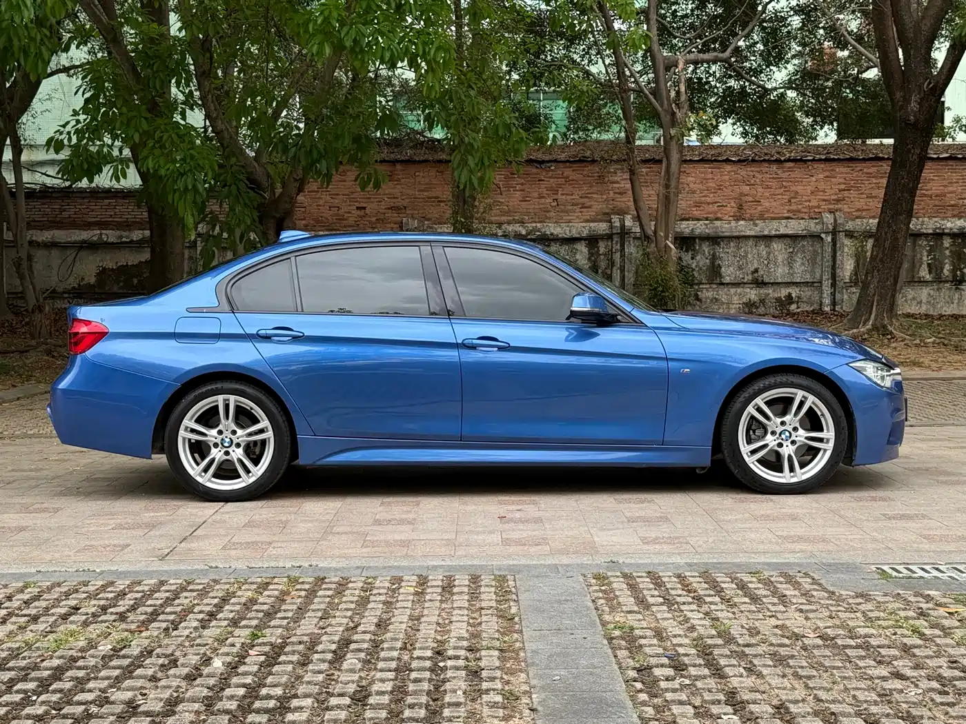BMW 3 Series 2017 320Li M Sport фото 16