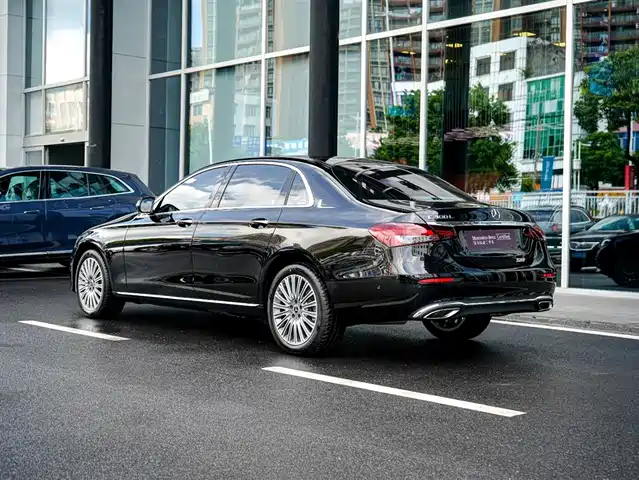 Mercedes-Benz E-Class 2022 Facelift III E 300 L Luxury — фото 5