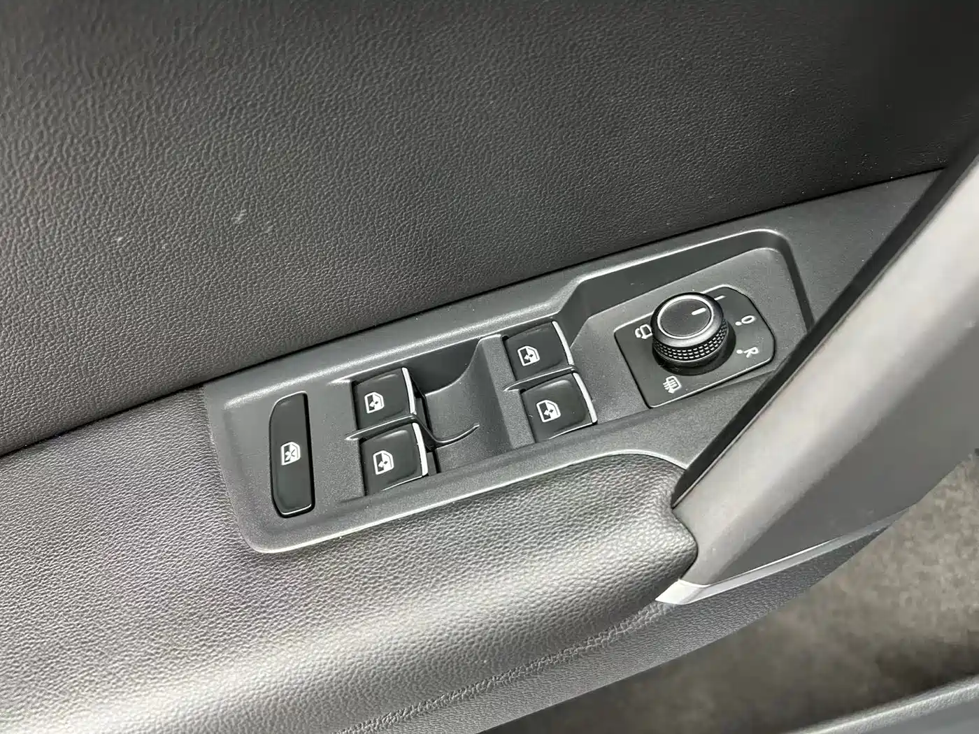 Volkswagen Tayron 2022 280TSI 2WD Luxury Smart Connect Edition фото 10