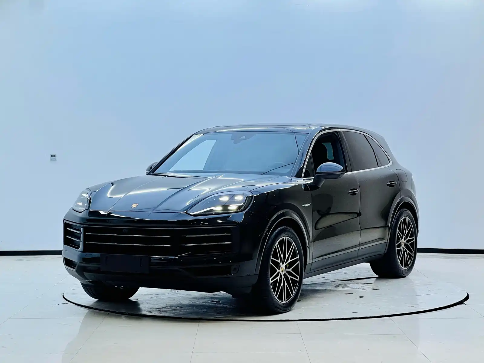 Фото 1 - Porsche Cayenne New Energy