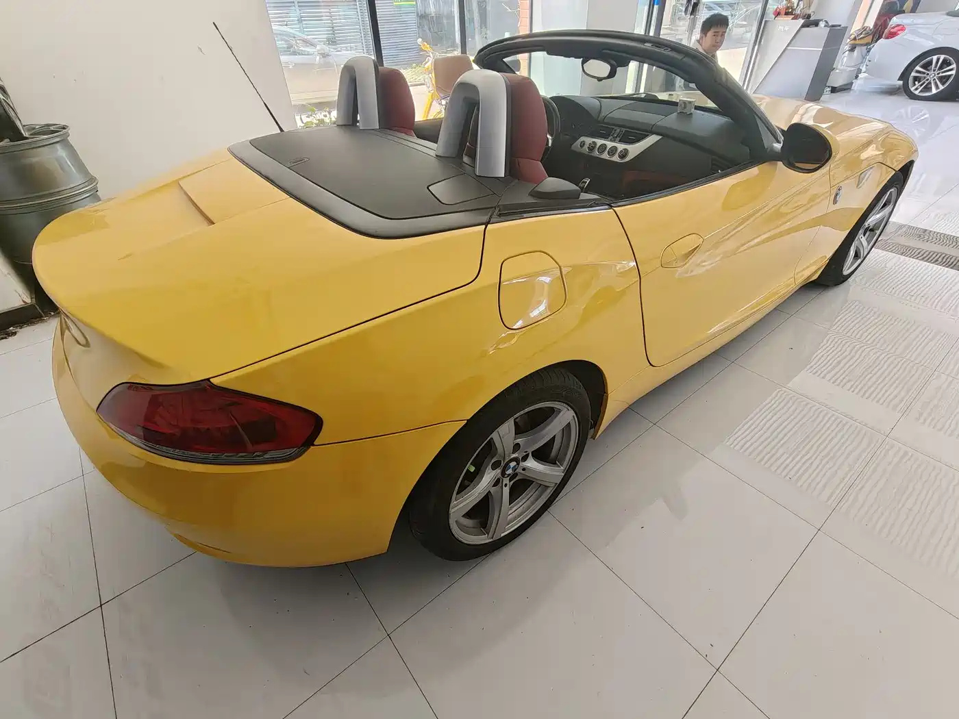 BMW Z4 2012 sDrive20i Leading фото 11