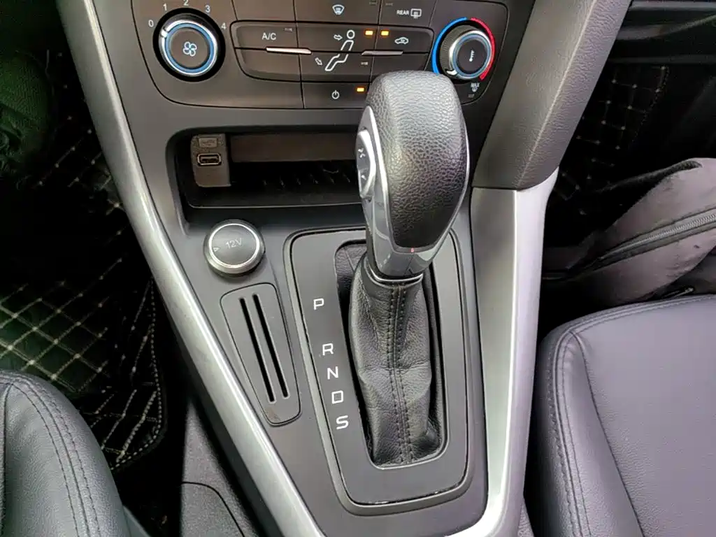 Фото 14 - Ford Focus