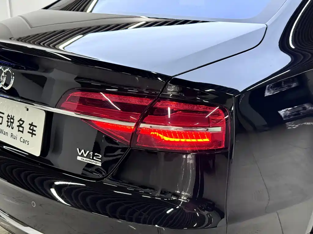 Photo 7 - Audi A8