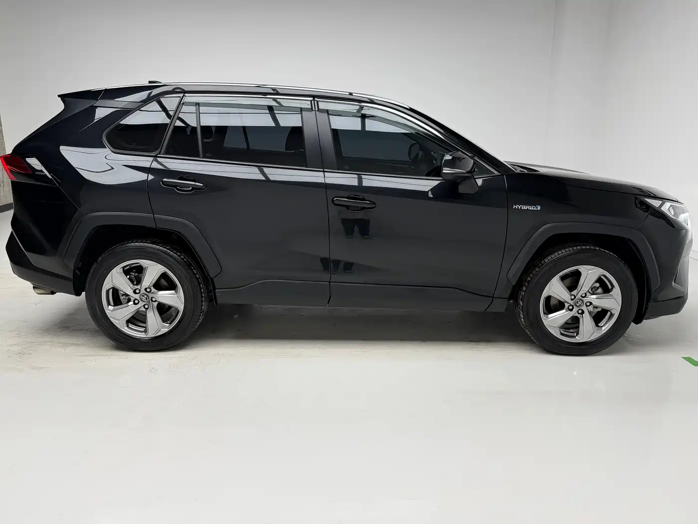 Toyota RAV4 Rongfang 2022 Hybrid 2.5L E-CVT 2WD Elite Edition фото 7