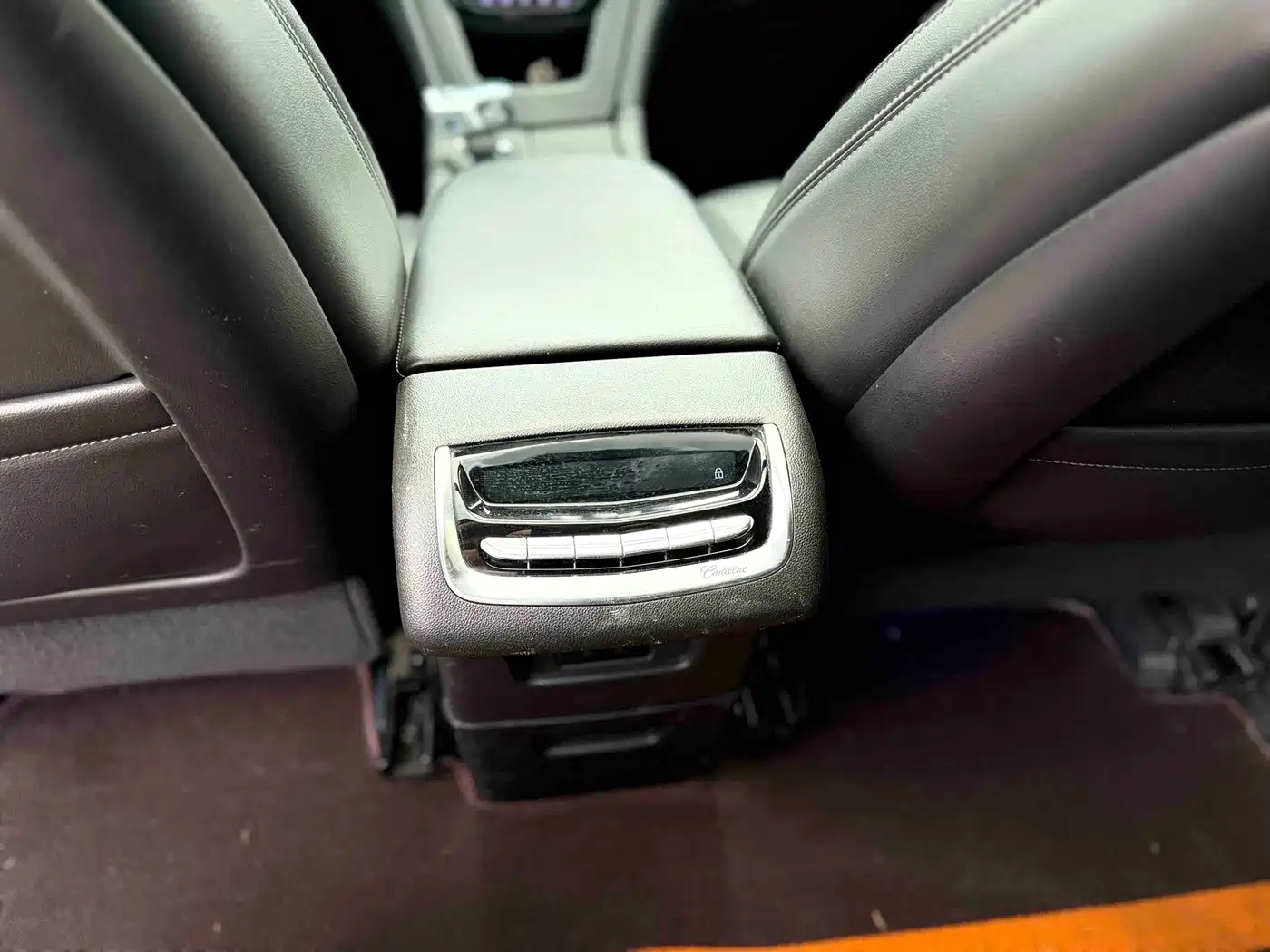 Cadillac XT6 2022 2.0T 6-Seater 4WD Platinum Edition фото 17