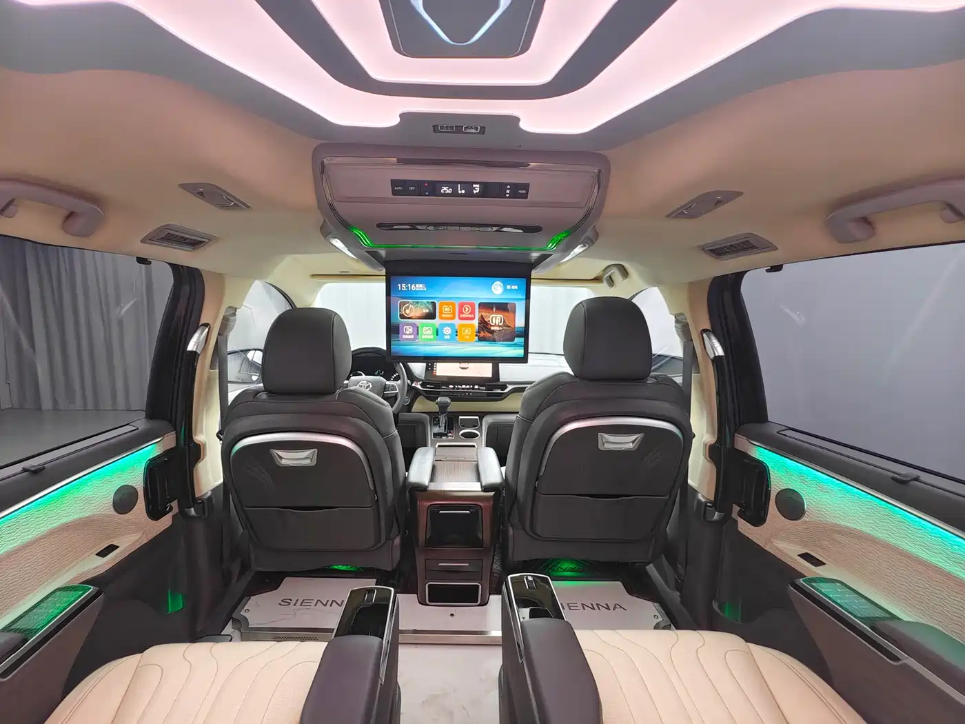 Toyota Sienna 2023 2.5L Hybrid Comfort Edition фото 21