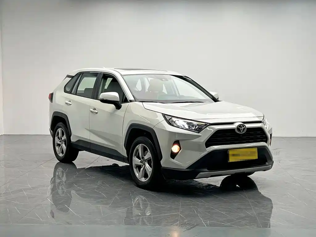 Фото 8 - Toyota RAV4