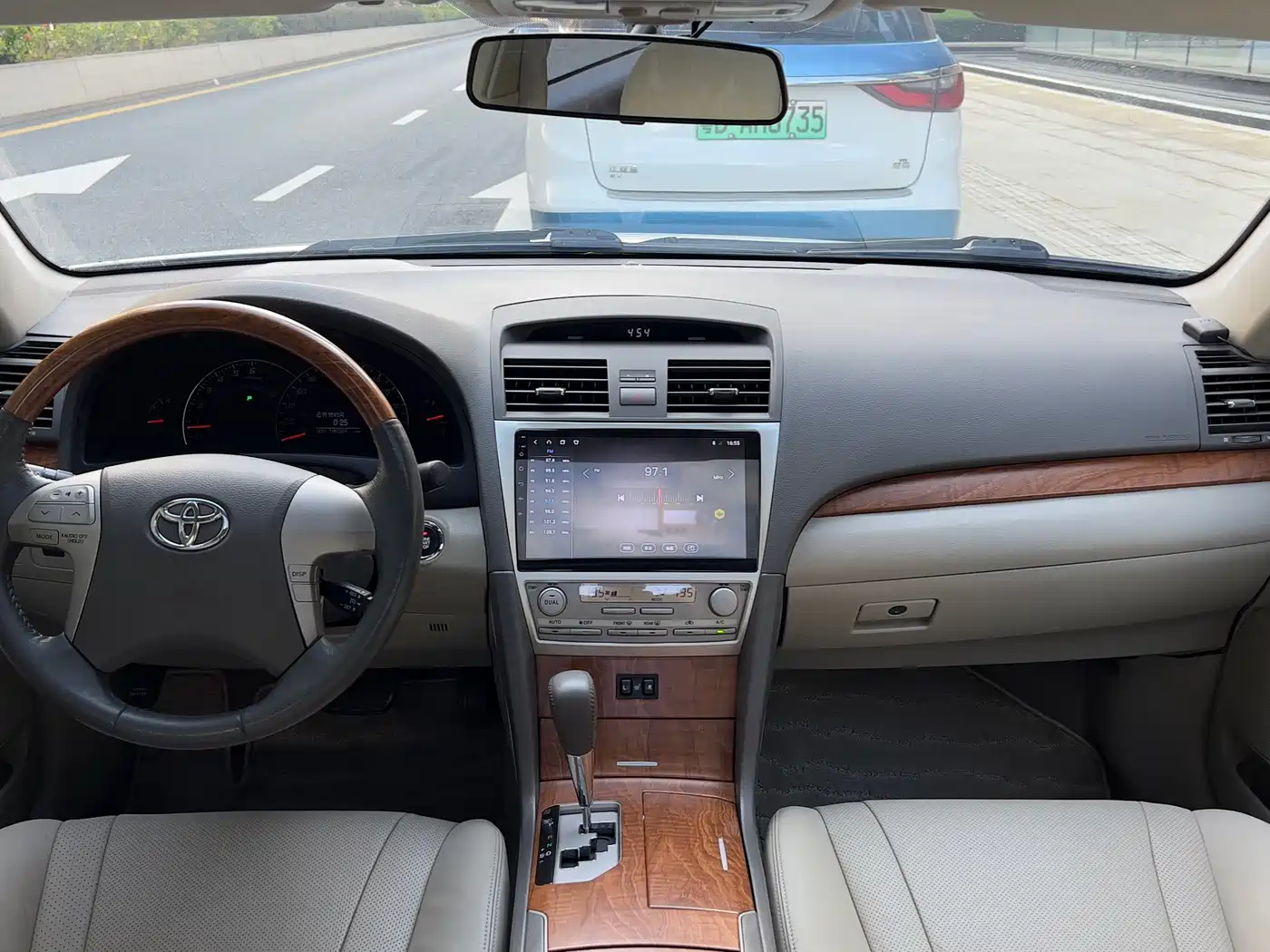 Фото 3 - Toyota Camry