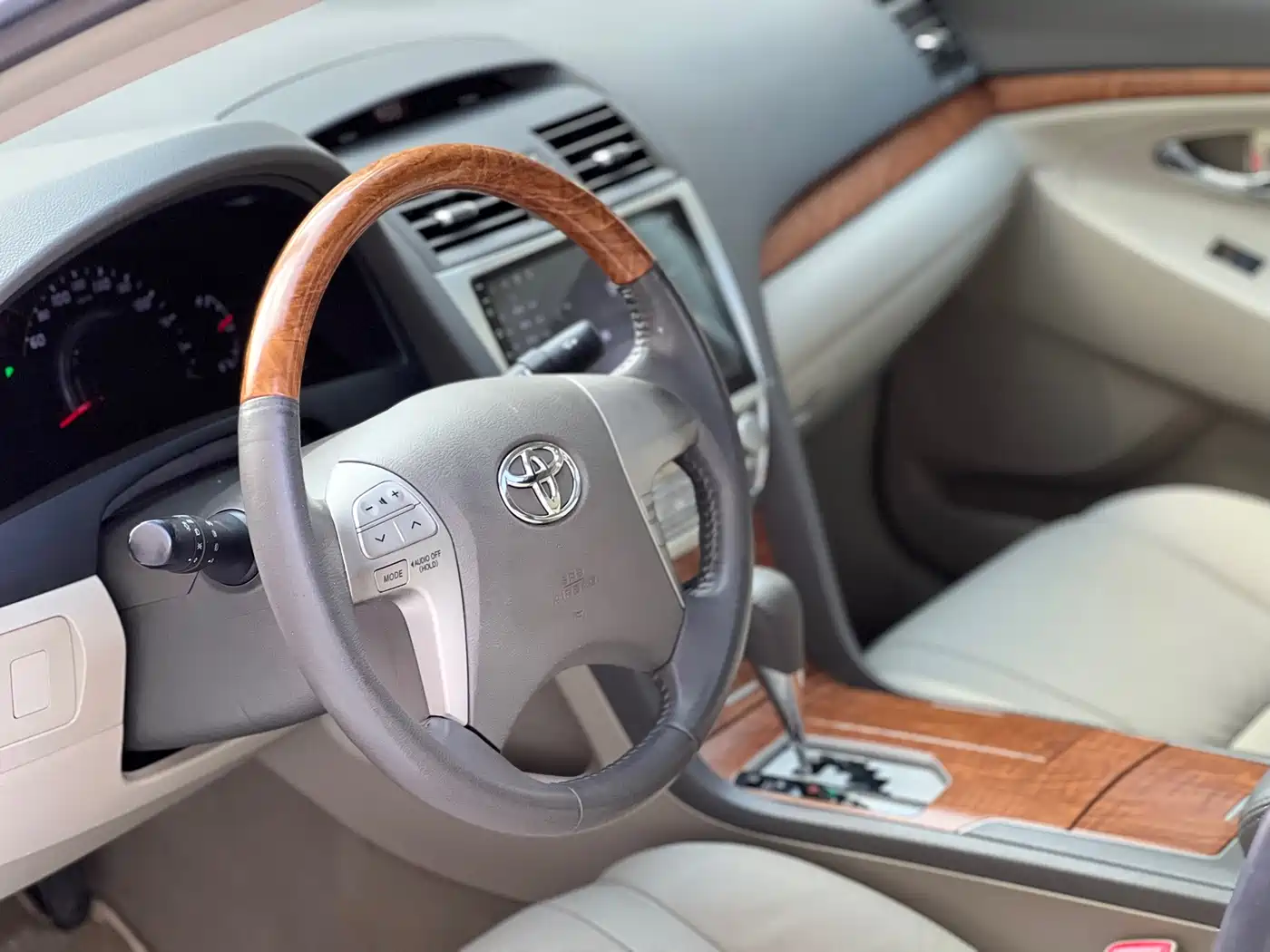 Фото 4 - Toyota Camry