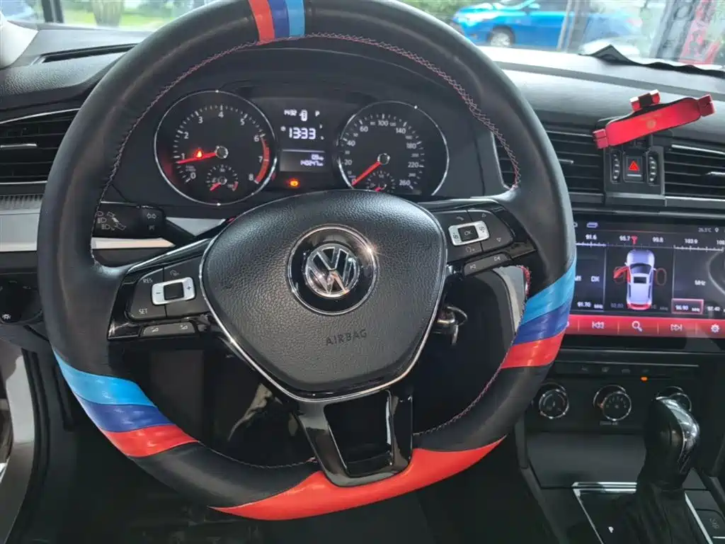 Volkswagen Lamando 2017 230TSI DSG Trend Edition фото 10