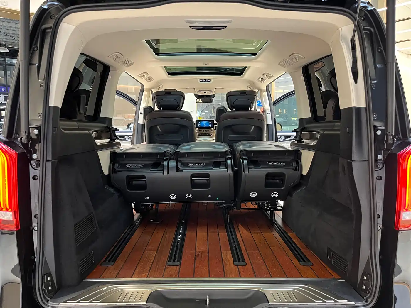 Mercedes-Benz V-Class 2022 V 260 Prestige Edition фото 24