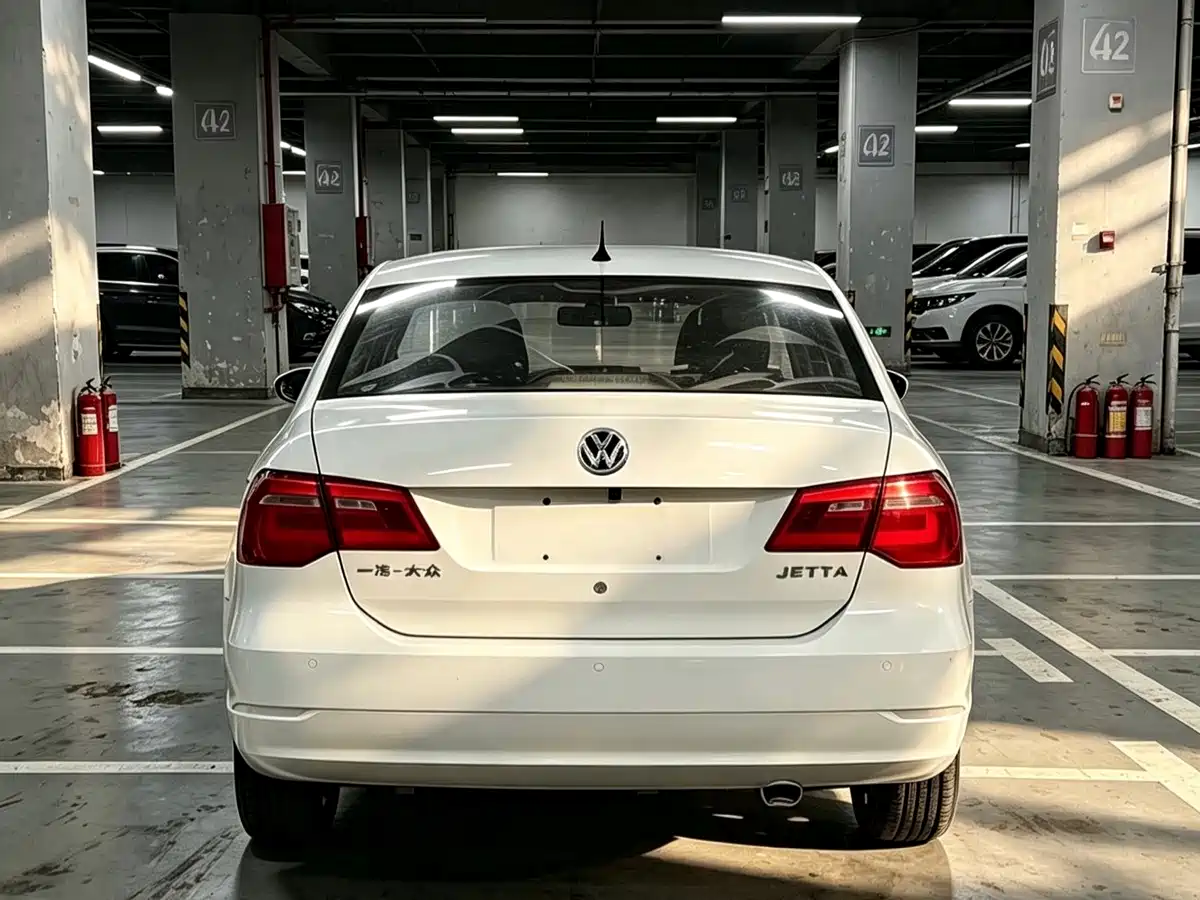 Фото 8 - Volkswagen Jetta