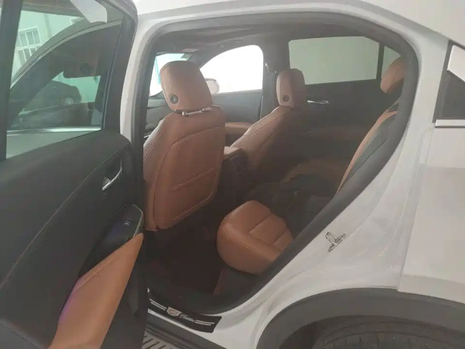CADILLAC XT4
