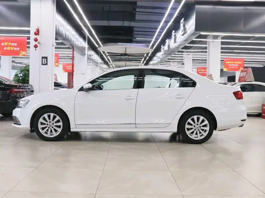 Volkswagen Sagitar 2015 230TSI Automatic Comfort фото 3