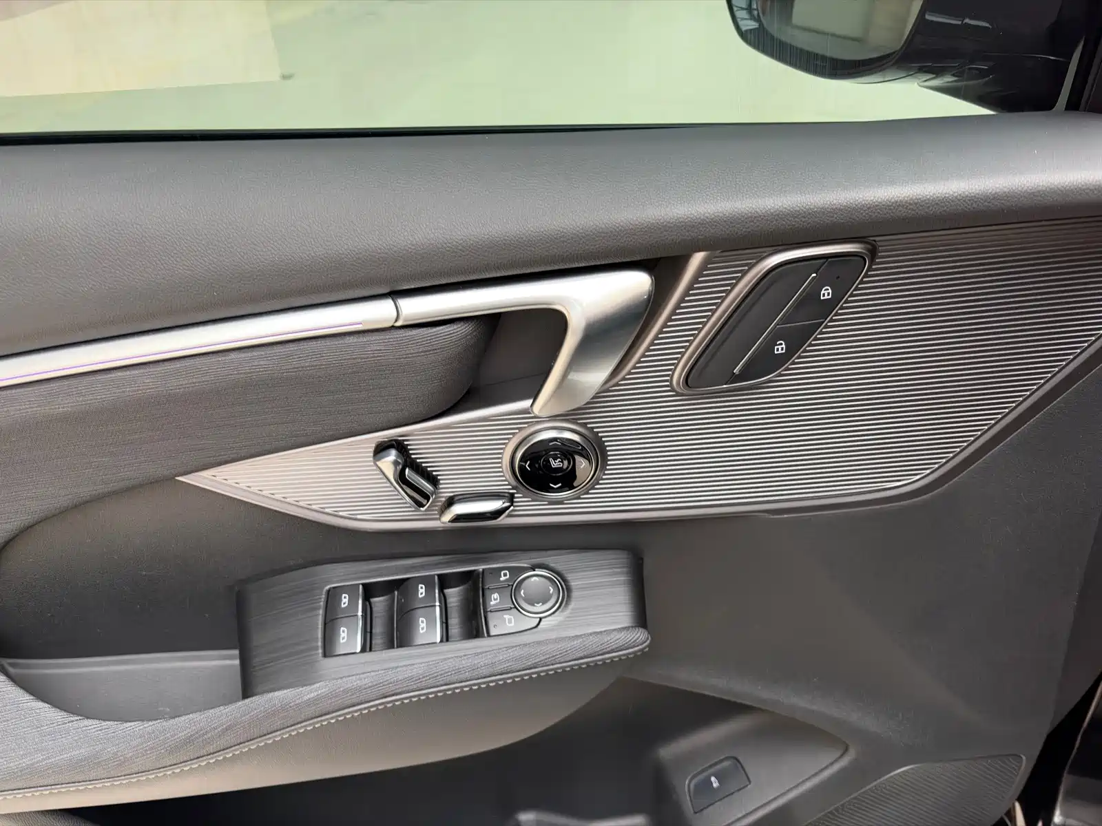Photo 17 - Buick LaCrosse