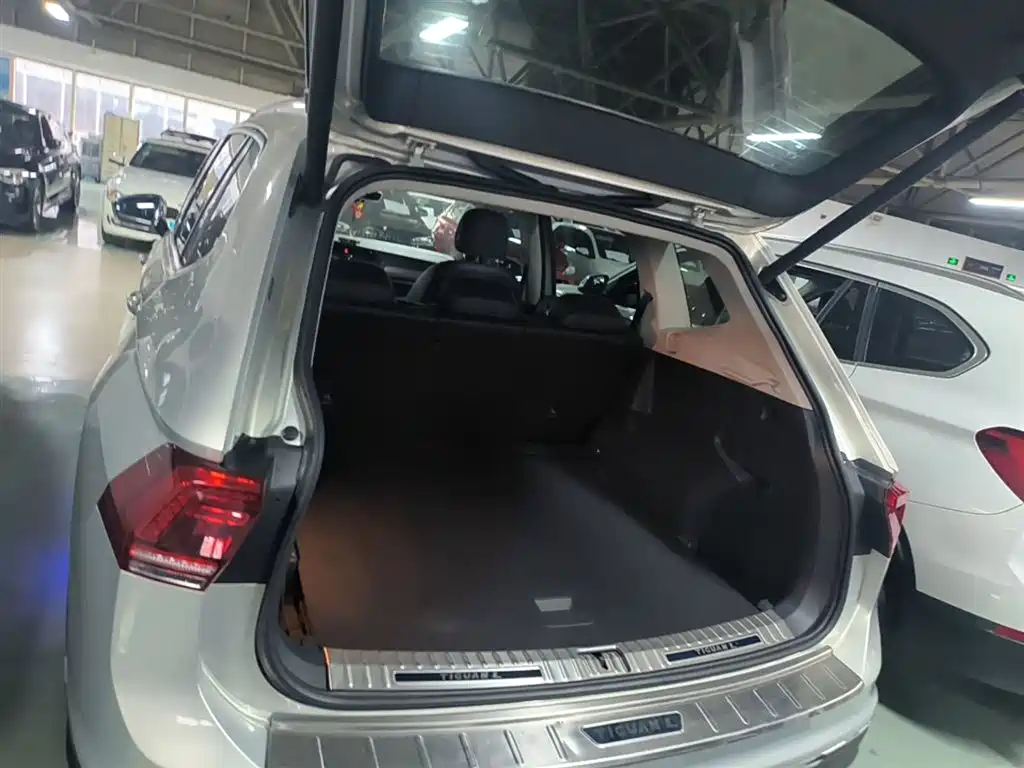 Volkswagen Tiguan L 2018 380TSI Automatic AWD Luxury Edition фото 19